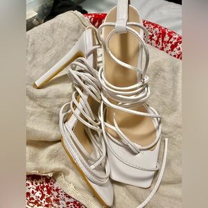 Women's strapped white leather sandals size 10